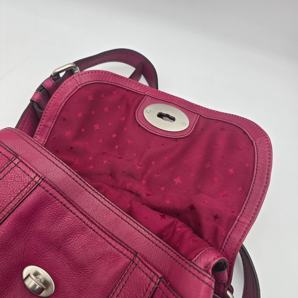 Fossil Magenta Pink Leather Crossbody Bag Turn Lock Messenger ZB5170 - Picture 10 of 10